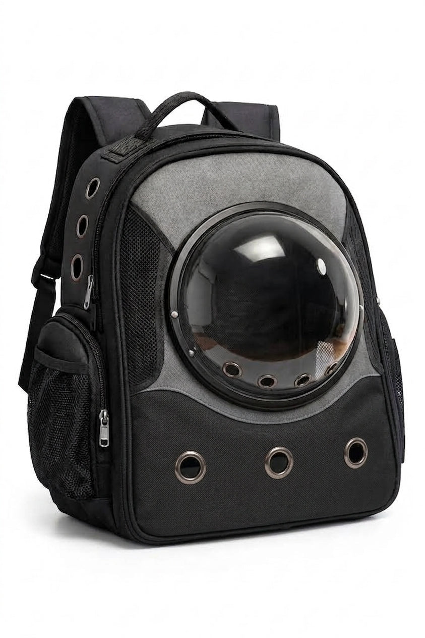 Mochila transportadora negra para mascotas con ventana frontal transparente y ventilación.